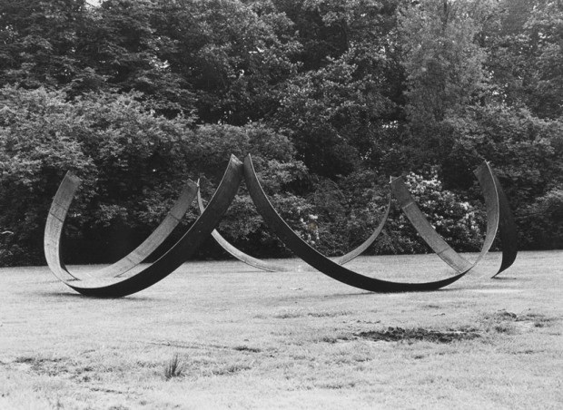 1982, Jan Goossen,Lazy-U, corten steel, 1.80 x doorsnede 7 meter. Beeldenpark Middelheim, Antwerpen