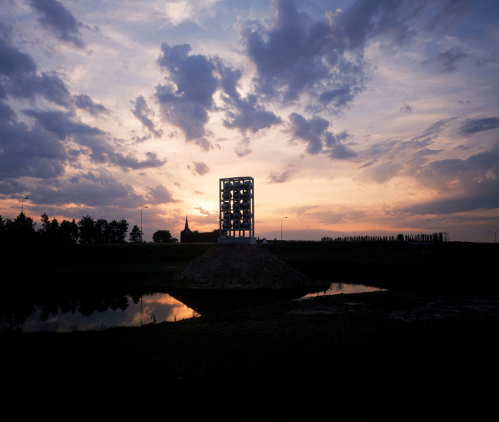 1994, Jan Goossen, Maasbeeld, Heusden -aan de Maas. roestvrij staal, 6 meter hoogte. Foto Peer van der Kruis