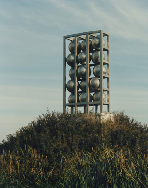 1994, Jan Goossen, Maasbeeld, Heusden -aan de Maas. roestvrij staal, 6 meter hoogte. Photo Peer van der Kruis