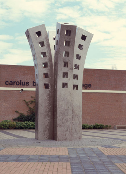 1998, Jan Goossen, Tree of Learning, roestvrij staal, Carolus Borromeus College in Helmond, hoogte 7 meter. ontwerp 1996