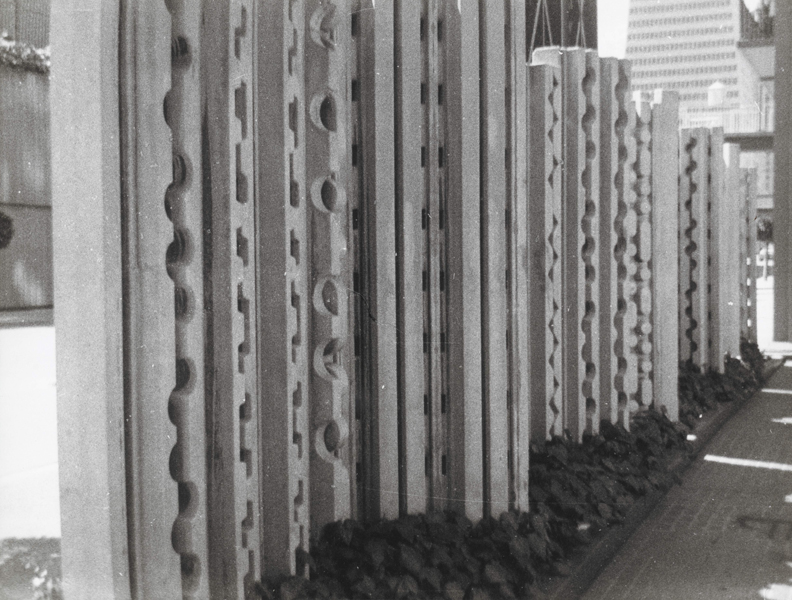 1967, Sculpture Wall, Golden Gate Center, San Francisco, V.S., beton, length 7 m x height 3 m