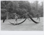 1982, Jan Goossen, plaatsing sculptuur in Beeldenpark Middelheim, Belgie. Photo Martin Stoop.