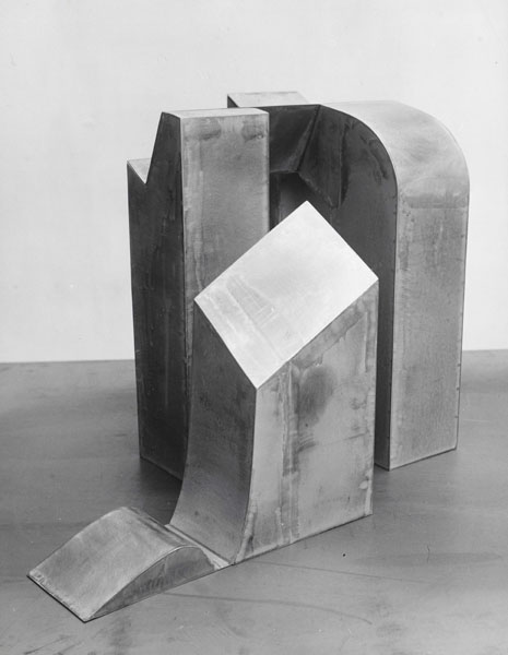 1969, 'Plastiek V', Exhibition 1970, ‘Voor-Beeld’ at Stedelijk Museum Amsterdam 85,5 x 111 x 31 cm