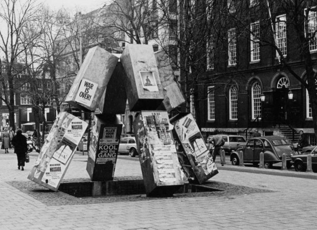  1976, Jan Goossen, Spui,  Amsterdam. Photo Martin J. Brinckman